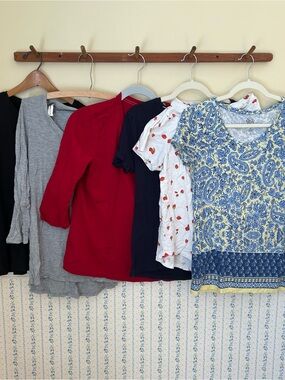 BUNDLE OF 6 Assorted Tops